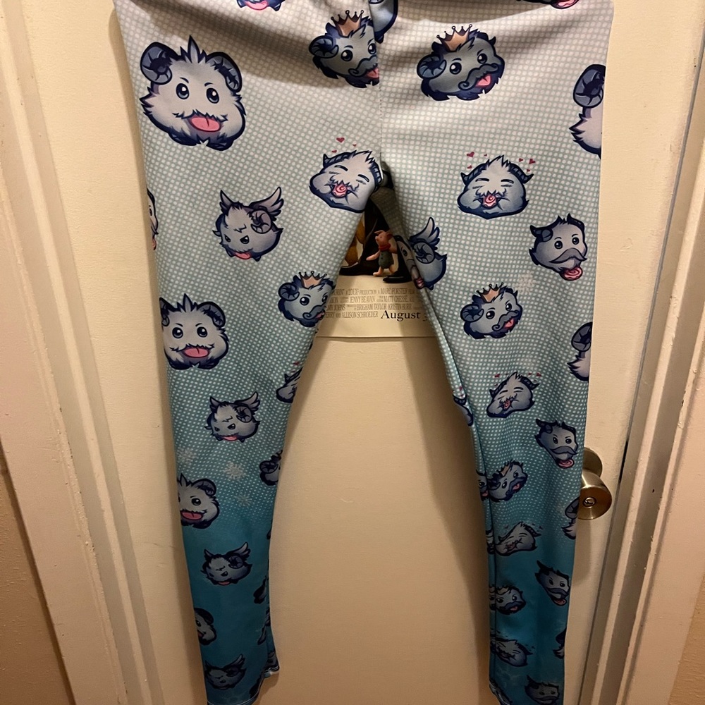 Cute leggings with character from con size large fits likes a small/medium